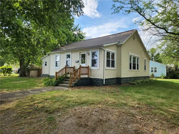 7 E Madison Ave, Altamont, IL 62411