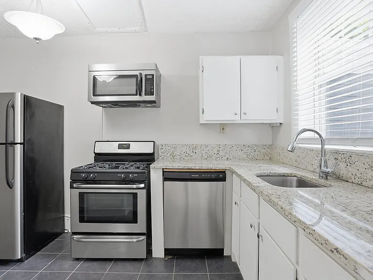 615 Linwood Ave NE #4 — Photo 19