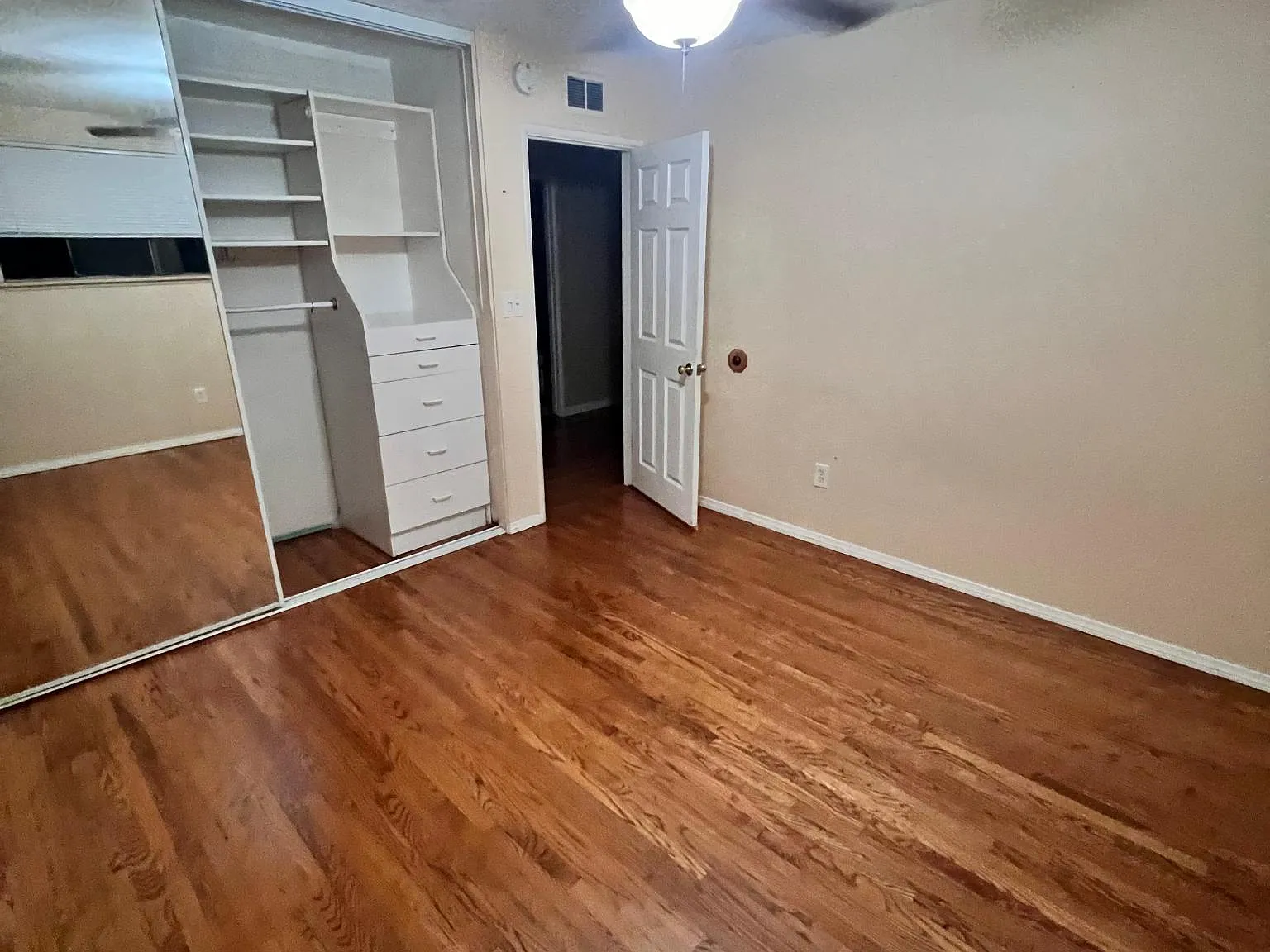 1 bed, 1284 sqft, $1,400 — Photo 2