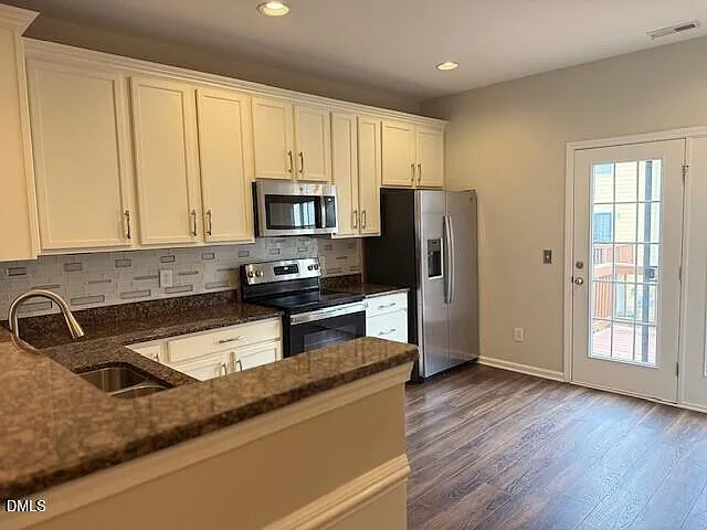 109 Dove Cottage Ln — Photo 4