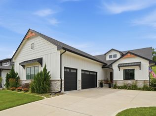 10400 Hidden Valley Dr, Johnston, IA 50131