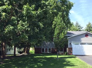 2213 McAfee Cir, Saint Paul, MN 55109