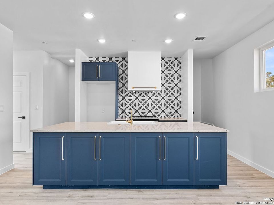 1st image of 106 Bank St #101