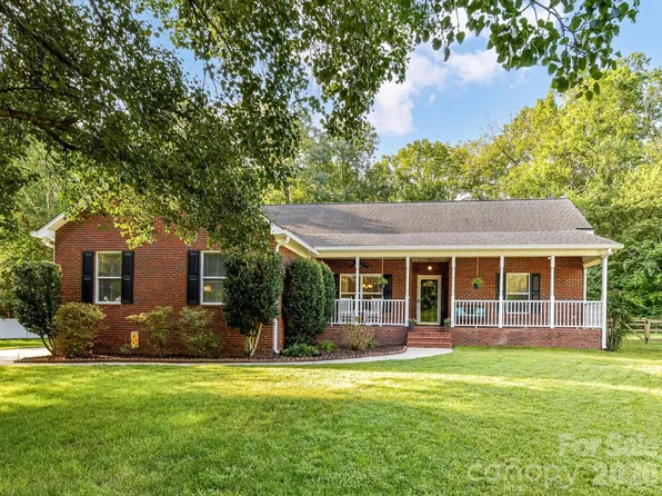 8227 Laurel Oak Ct, Harrisburg, NC 28075