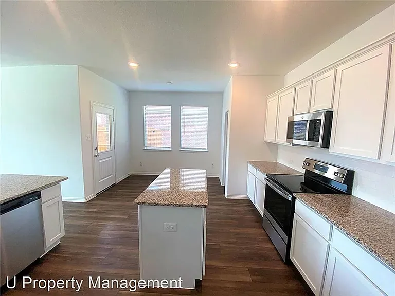 624 Fitzroy Ln — Photo 4