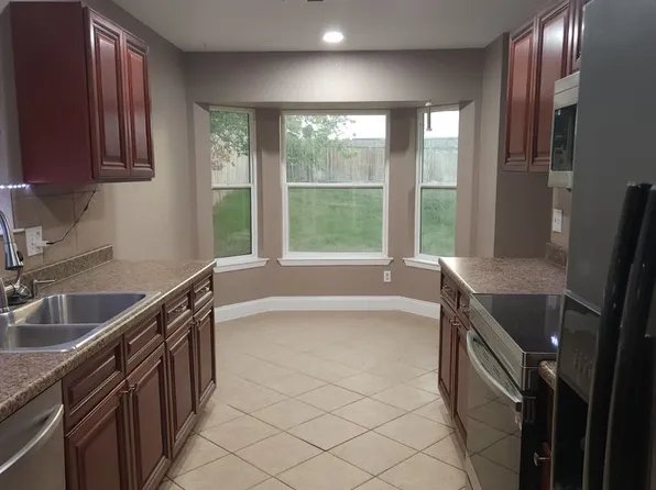 5005 Crestwood Dr, Schertz, TX 78108