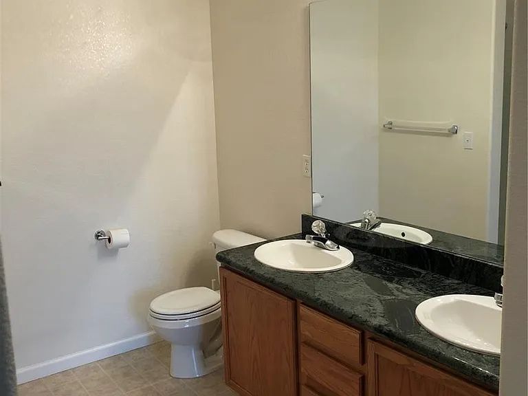 15555 E 40th Ave #2 — Photo 12