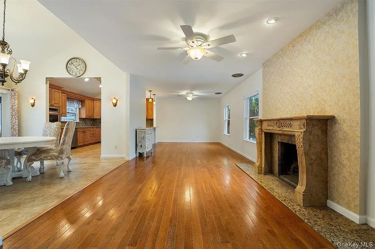 3 bed, 2.5 bath, 2388 sqft, $5,500 — Photo 2