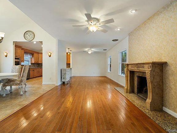 2nd image of 33 Fleets Cove Rd