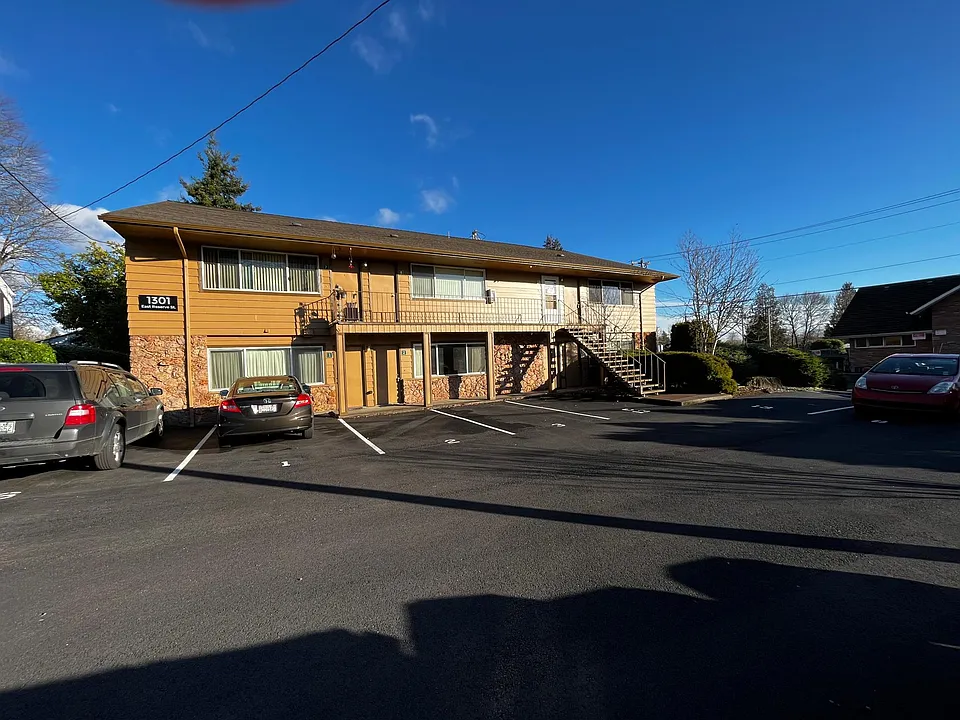 1301 E Reserve St #2