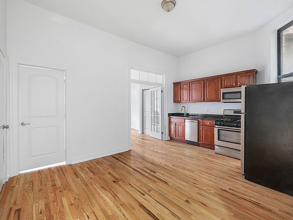 3rd image of 299 Putnam Ave APT 1C