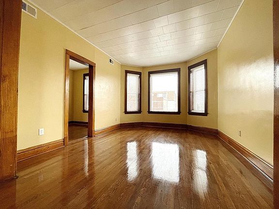 4th image of 2250 N Hamlin Ave #2