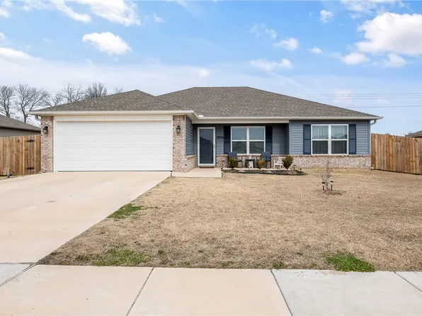 2566 Chittick St, Pea Ridge, AR 72751