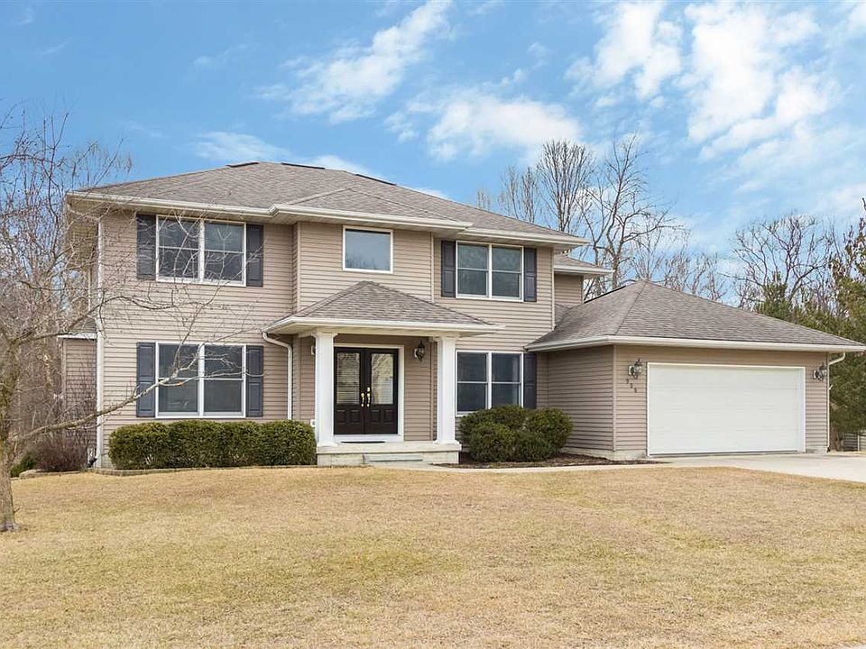 1st image of 900 Maplewood Dr