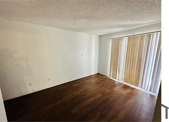 3 bed, 1300 sqft, $1,000 — Photo 4