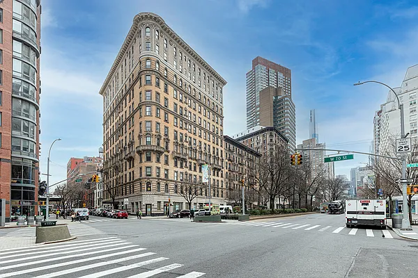 Rented by REAL New York | media 33