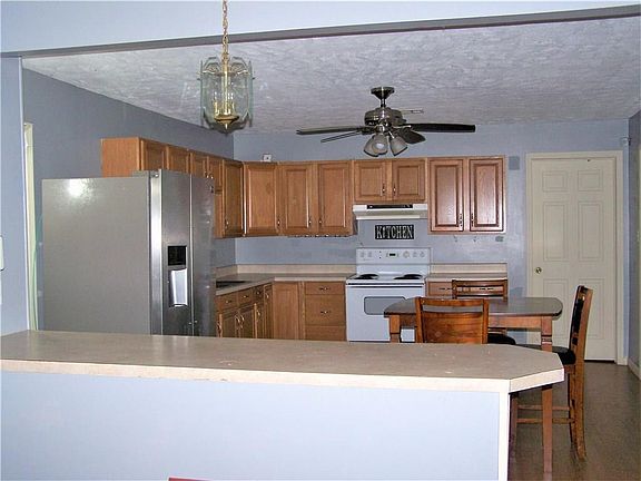 2nd image of 194 Don Dr
