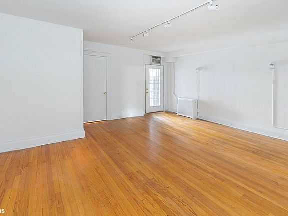 3rd image of 310 W 71st St