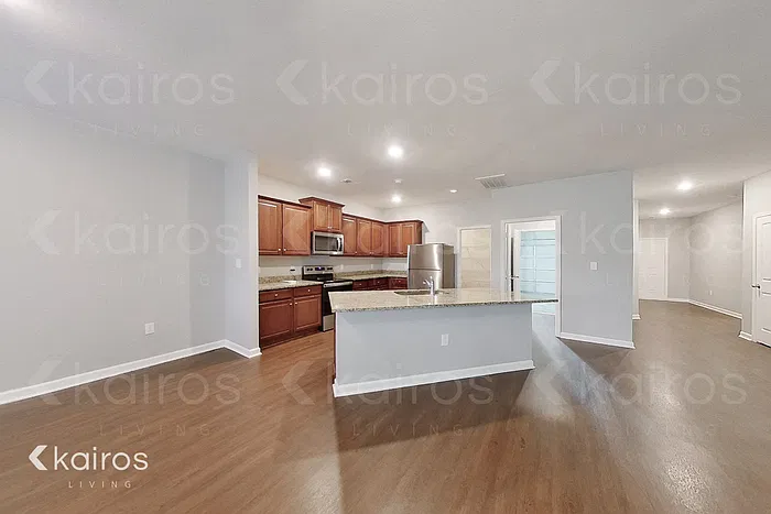 3 bed, 2.0 bath, 1601 sqft, $1,675 — Photo 4