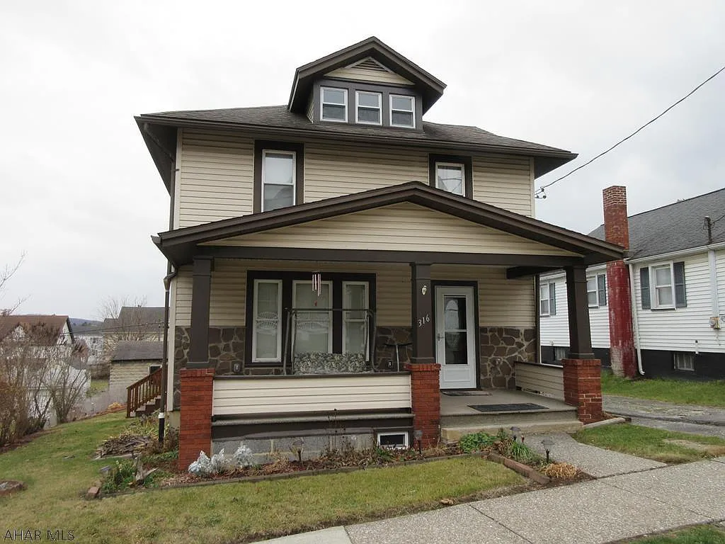 316 Cherry St photo 1