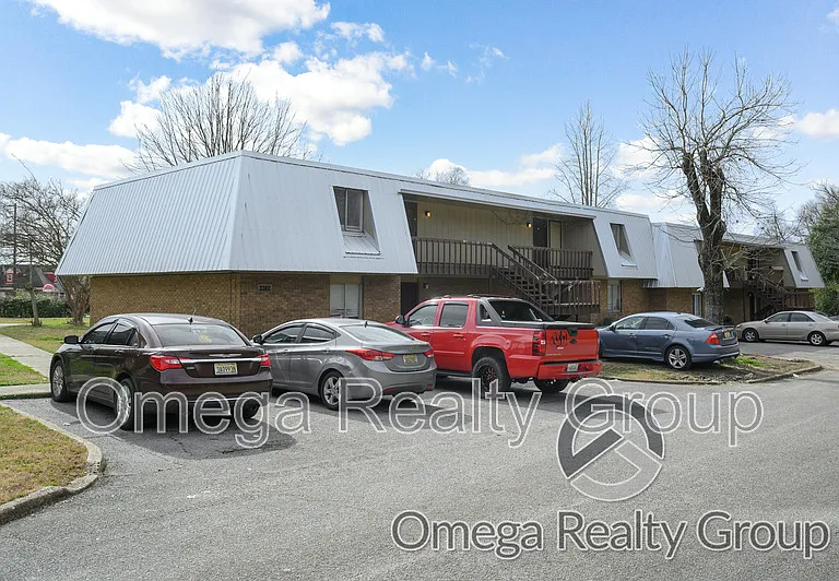 Camelot Apartments — Photo 37