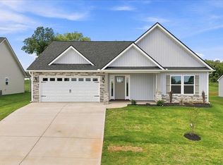 696 Davis Ln, Inman, SC 29349