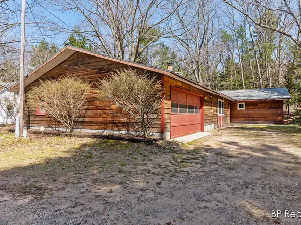 8938 W Pleasant St, Shelby, MI 49455