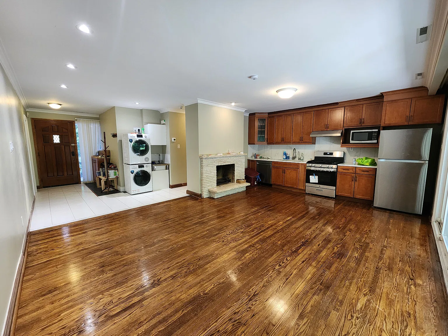3 bed, $4,200 — Photo 3