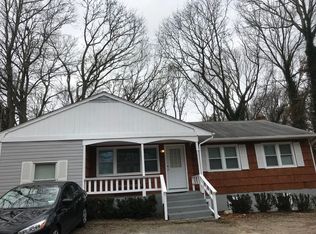 322 Old Town Rd, East Setauket, NY 11733