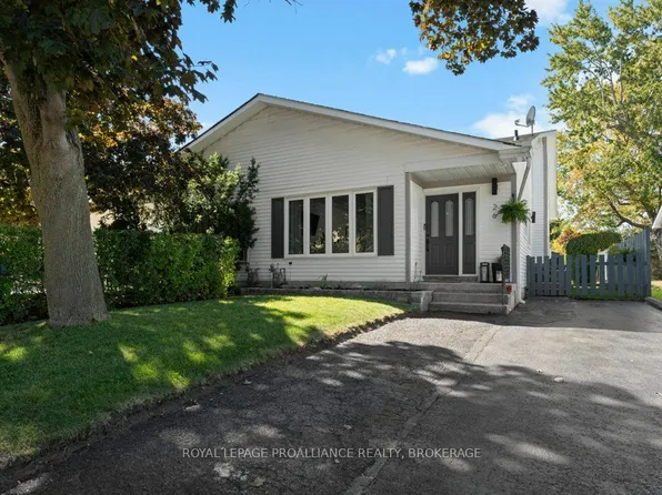 26 Woodstone Cres, Kingston, ON K7M 6K9