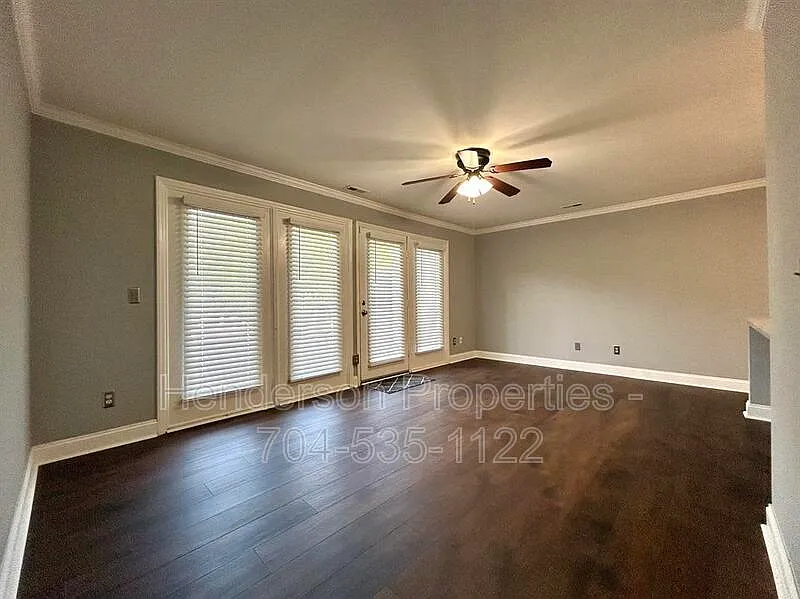 2 bed, 2.0 bath, 918 sqft, $1,200 — Photo 4