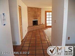 04 Foyer & into family room