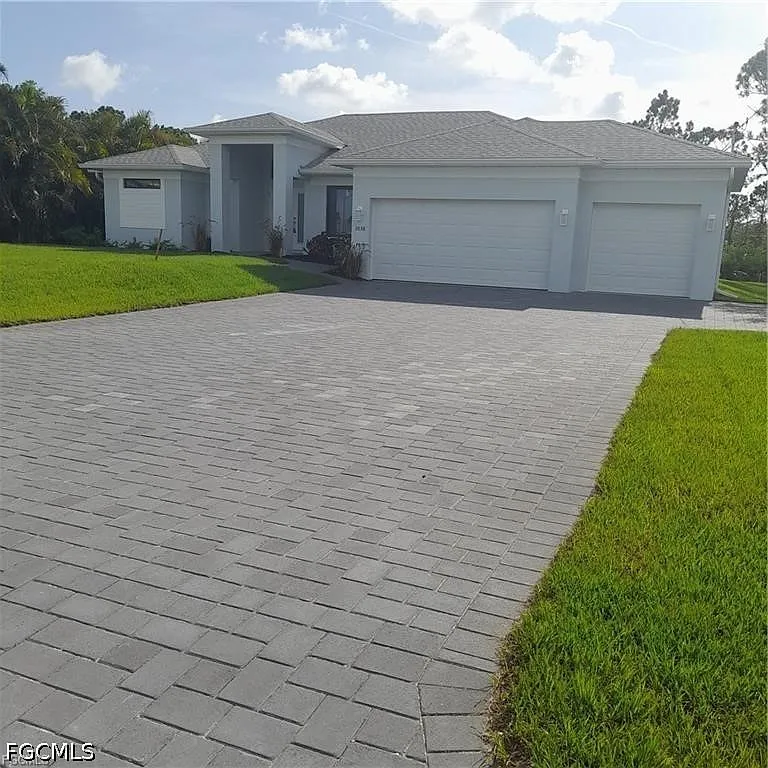 3 bed, 2.0 bath, 1776 sqft, $2,200 — Photo 1