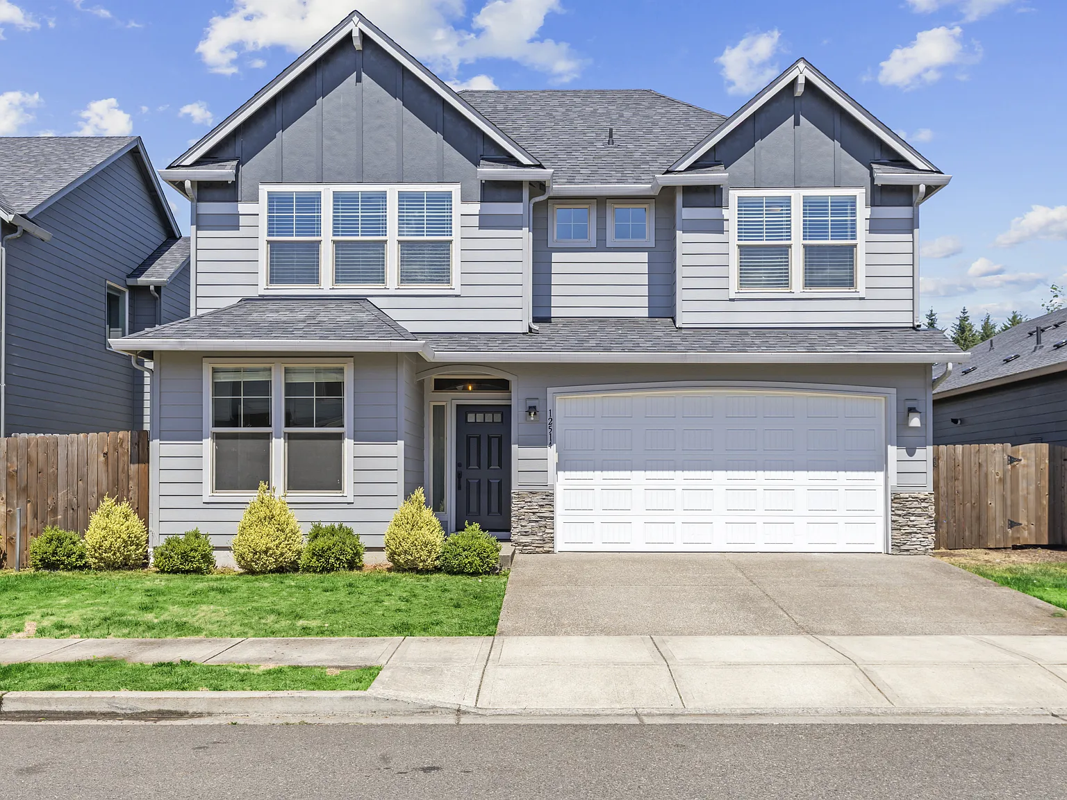 4 bed, 2.5 bath, 2042 sqft, $4,650 — Photo 1