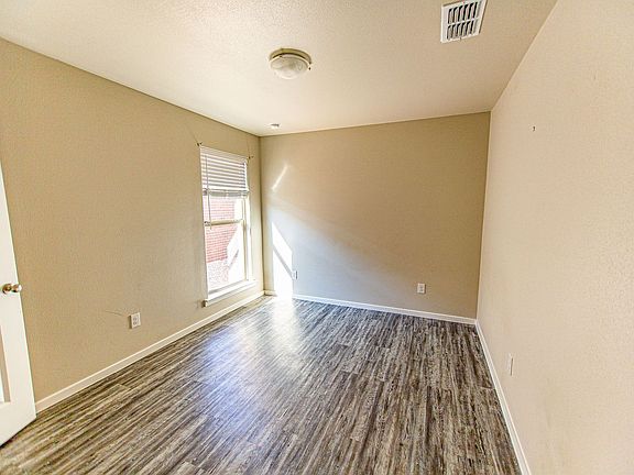 2nd image of 2112 Langford Ave #B