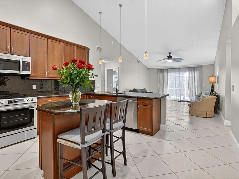 10065 Camelback Ln — Photo 13