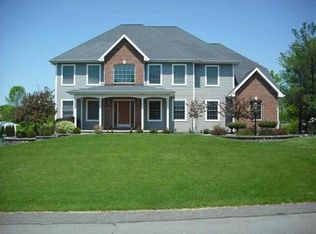 245 Mohawk Trl, Niskayuna, NY 12309