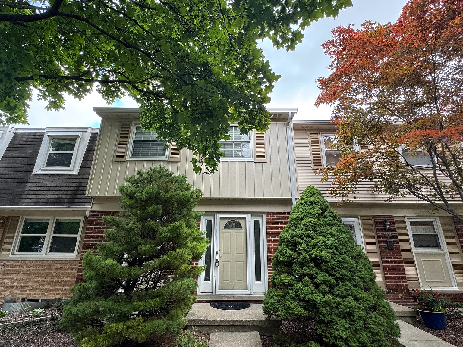 2 bed, 1.5 bath, 1167 sqft, $1,800 — Photo 1