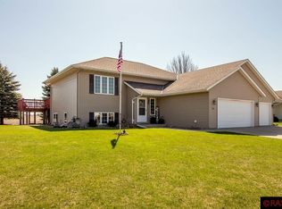 201 Inverness Dr, Mankato, MN 56001
