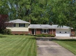 Meadowbrook Dr NW, Leavittsburg, OH 44430