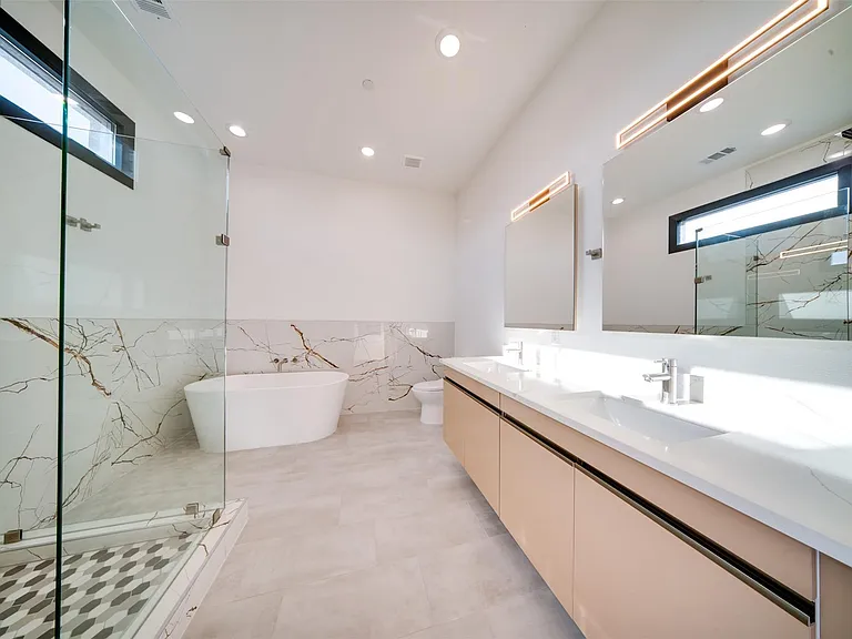 1920 Caddo St #105 — Photo 12