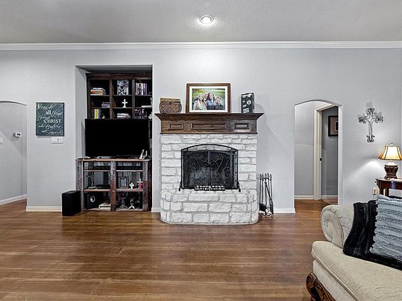4th image of 220 Deer Creek Dr