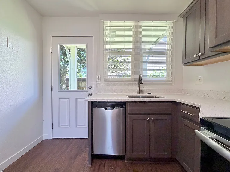 5821 SE Knapp St #4 — Photo 6