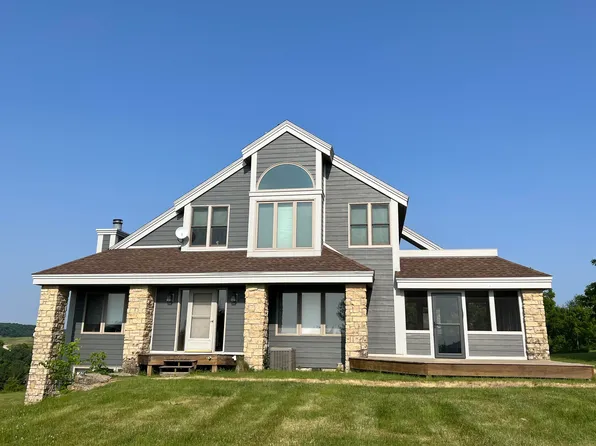 102 Cogan Dr, Galena, IL 61036