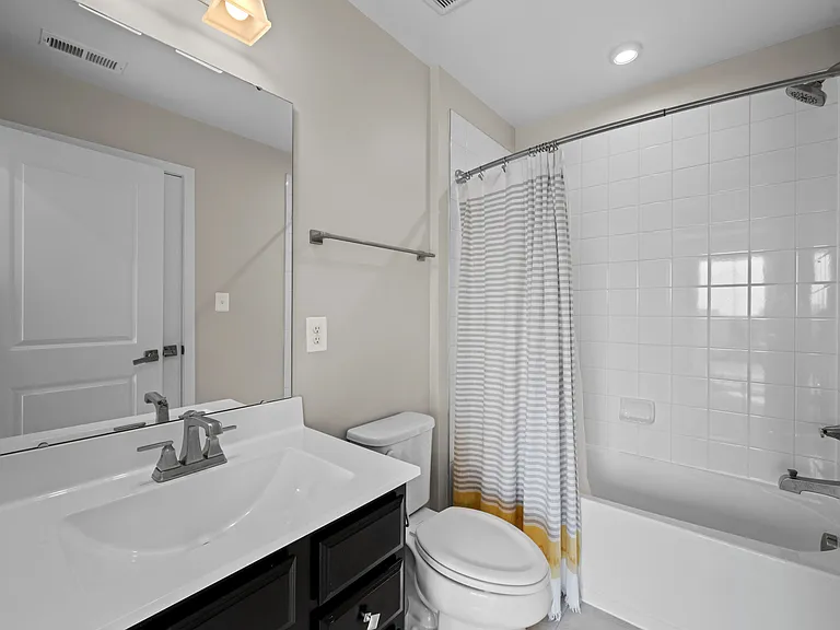 1020 N Durham St — Photo 22