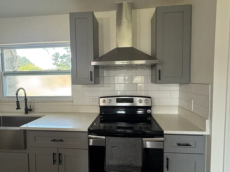 2433 Benjamin Dr — Photo 15