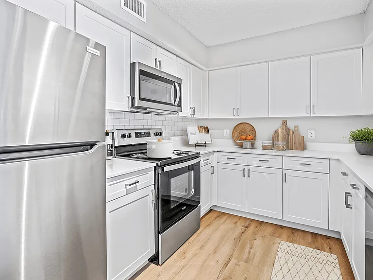 Sheridan Ocean Club Apartments — Photo 58