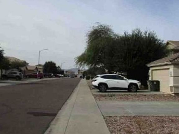 Exterior Neighborhood (street photo)
