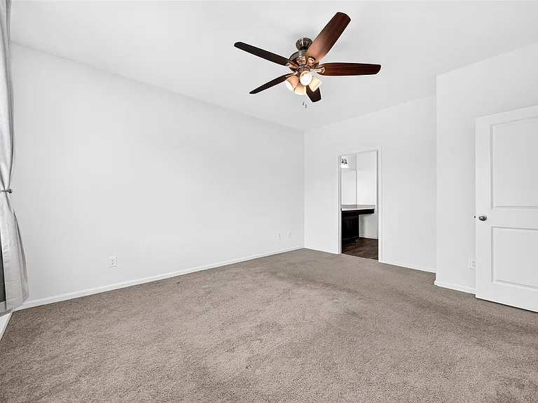 1024 Banyon Tree Ln — Photo 28
