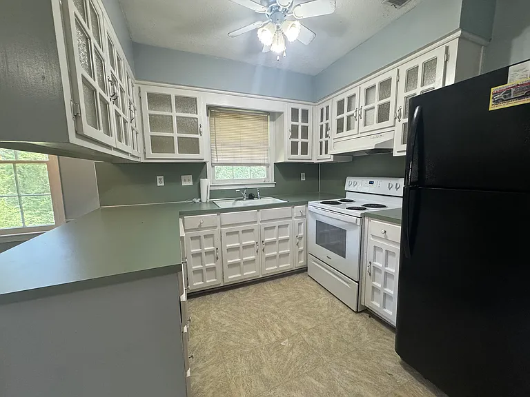 4423 Kings Point Dr — Photo 4
